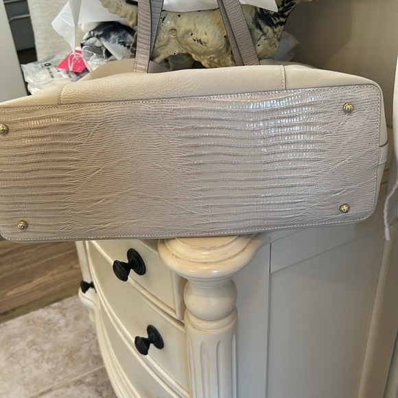 BRAHMIN DAKOTA SAND BOYD Elegant Cream Tote Bag with Tassel - Picture 5 of 11